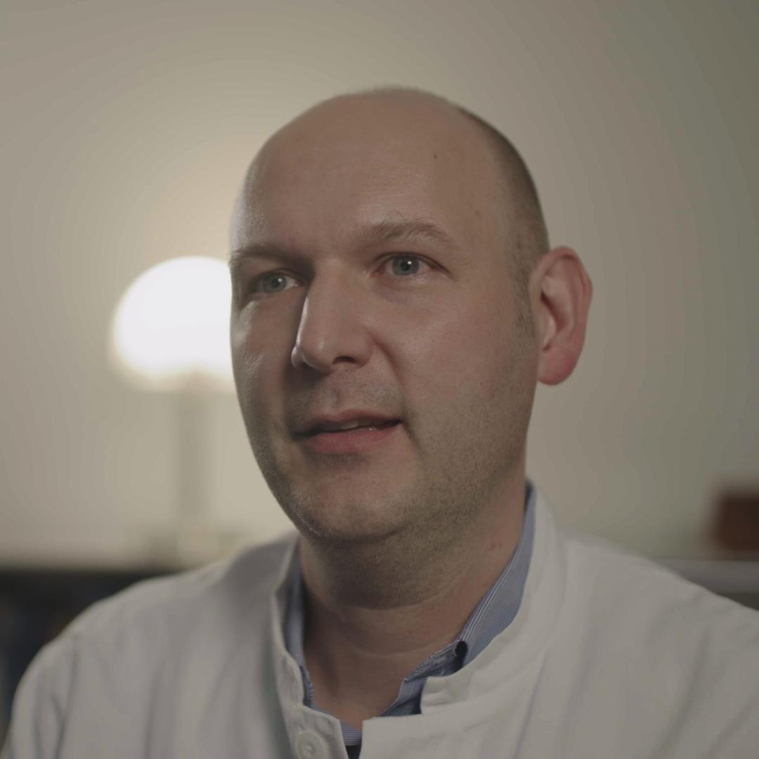 Dr. Bernhard Meyer on the necessity of image guided navigation 