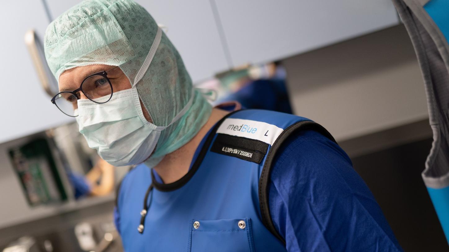 Benefit from automated system positioning with the self-driving mobile 3D C-arm CIARTIC Move.