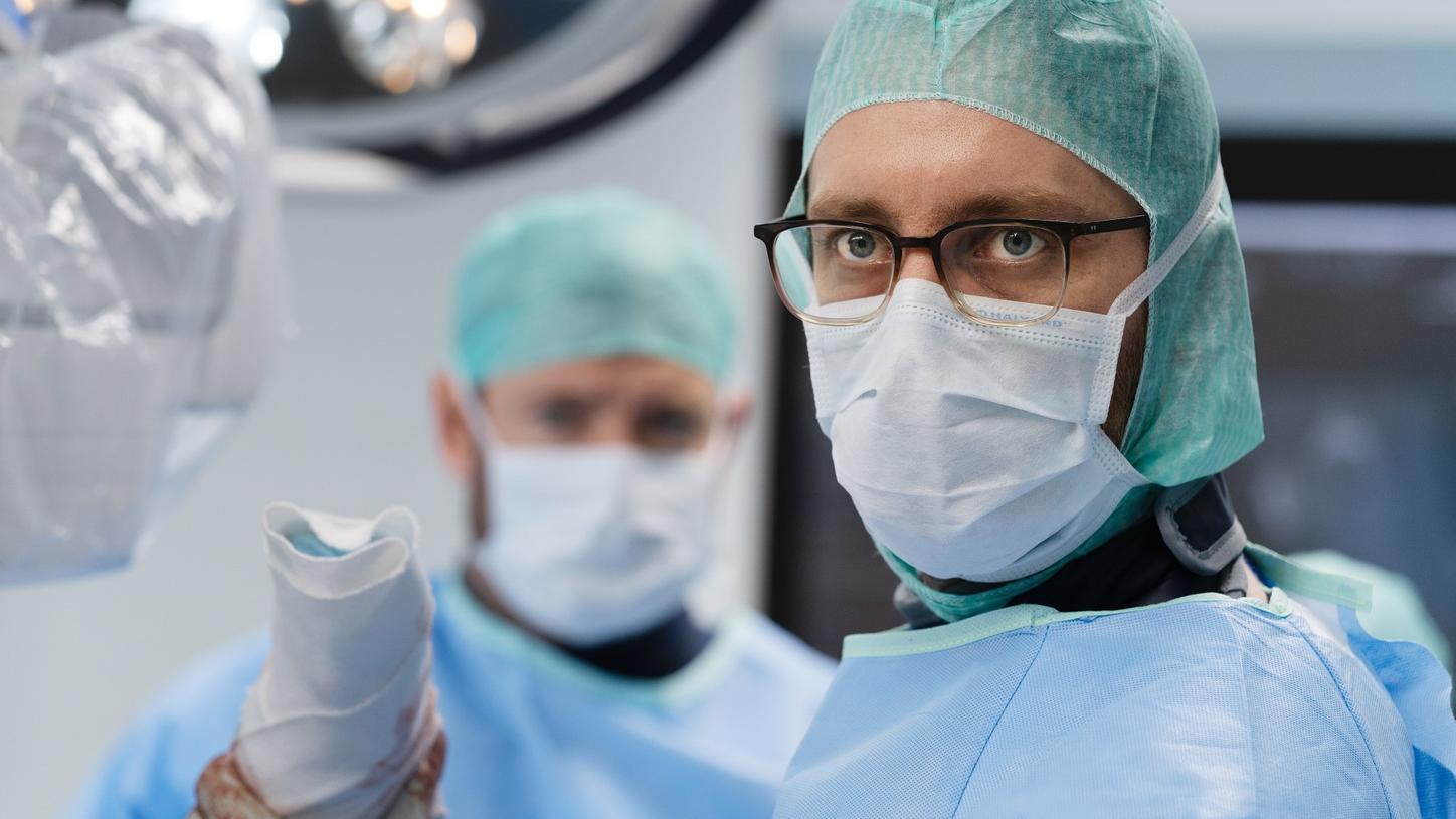 The self-driving mobile 3D C-arm CIARTIC Move is designed to save you time.