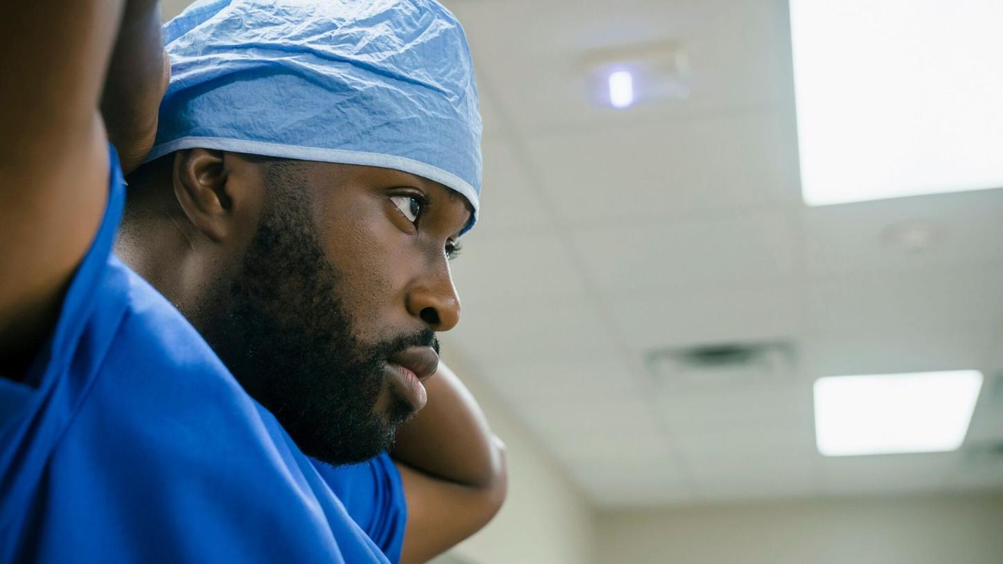 FlexForce Tech putting on surgical cap