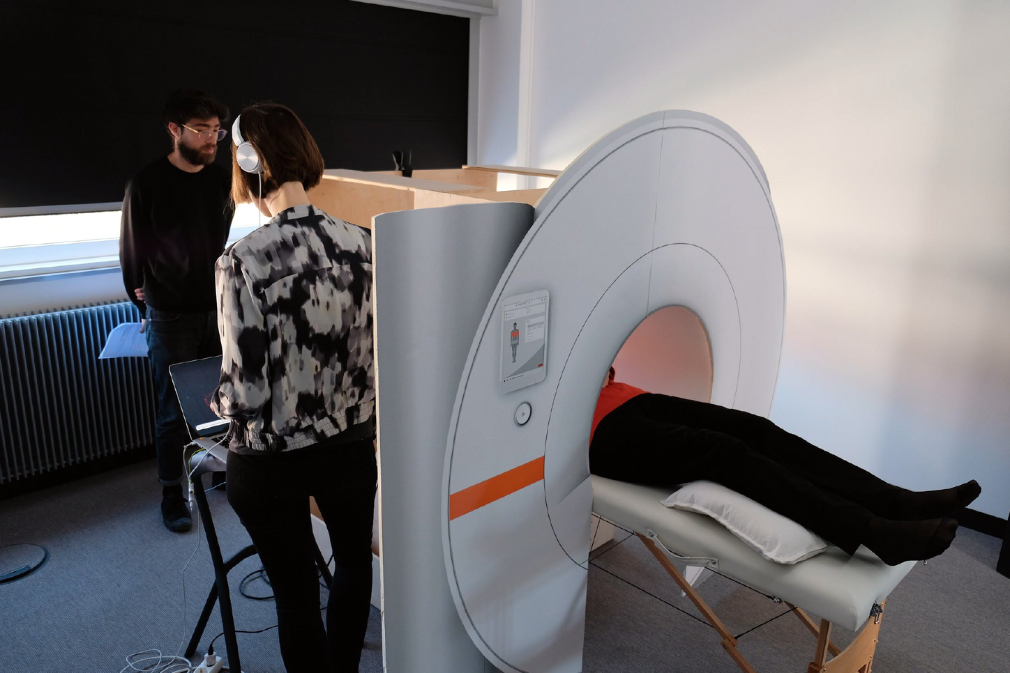 User Tests Voice Assistant